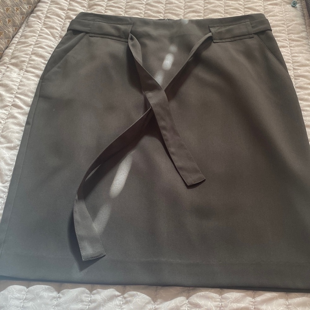 Banana Republic Factory size 14 pencil skirt.